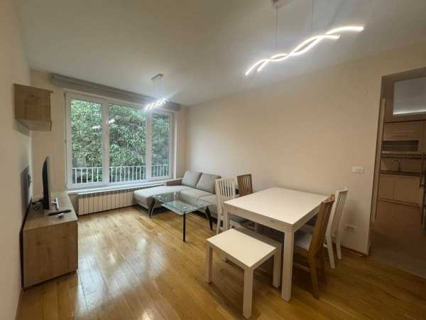 Четиристаен апартамент до МОЛ Сердика