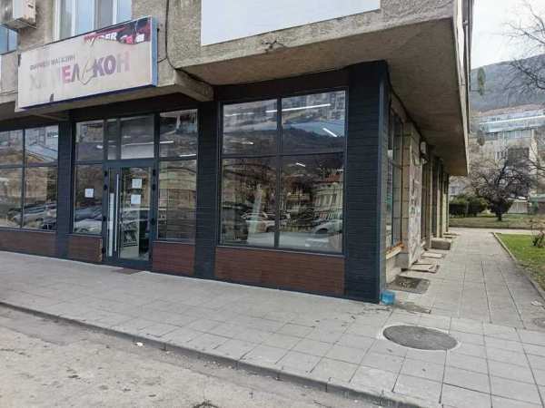 Отдавам магазин под наем!