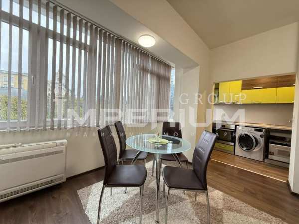 Тристаен обзаведен апартамент под наем в района на Спортна Зала, гр.