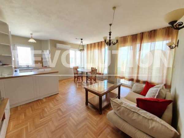 Светъл двустаен апартамент в жк. Левски