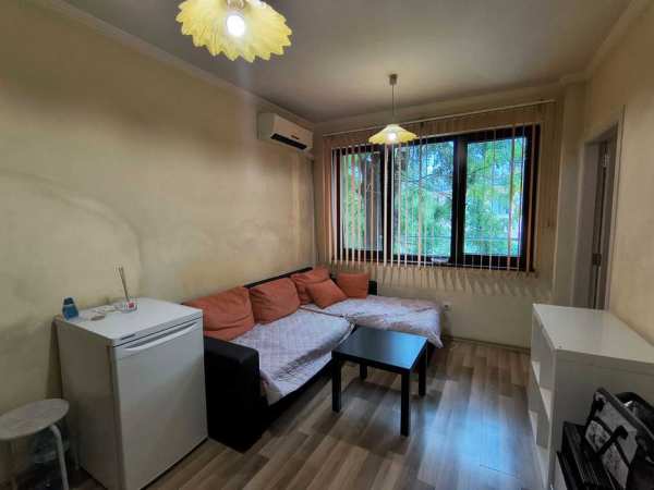 Двустаен апартамент в квартал Център