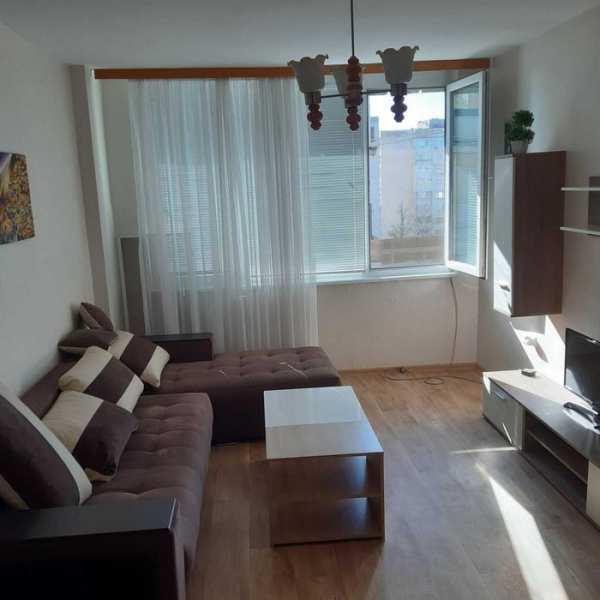 Продавам Двустаен Апартамент гр.Хасково - Център