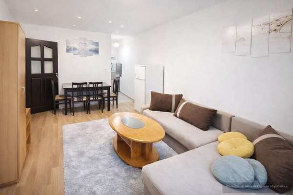 Двустаен апартамент под наем в Център