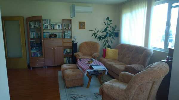 Тристаен апартамент + партерна боксониера