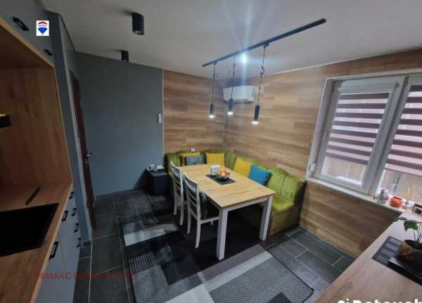 Тристаен апартамент за продажба кв. Дружба 2