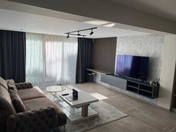 Продаваме Тристаен Апартамент В Фондови жилища