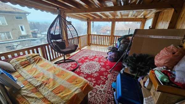 1854-Продава се двуетажна тухлена къща в кв. „Житница“