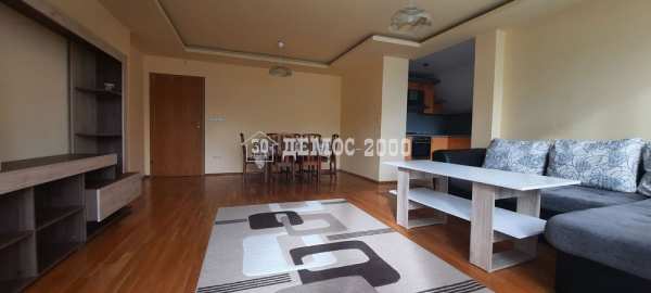 Тристаен обзаведен апартамент до Окръжна болница