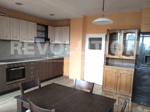 Четиристаен апартамент в сърцето на Варна