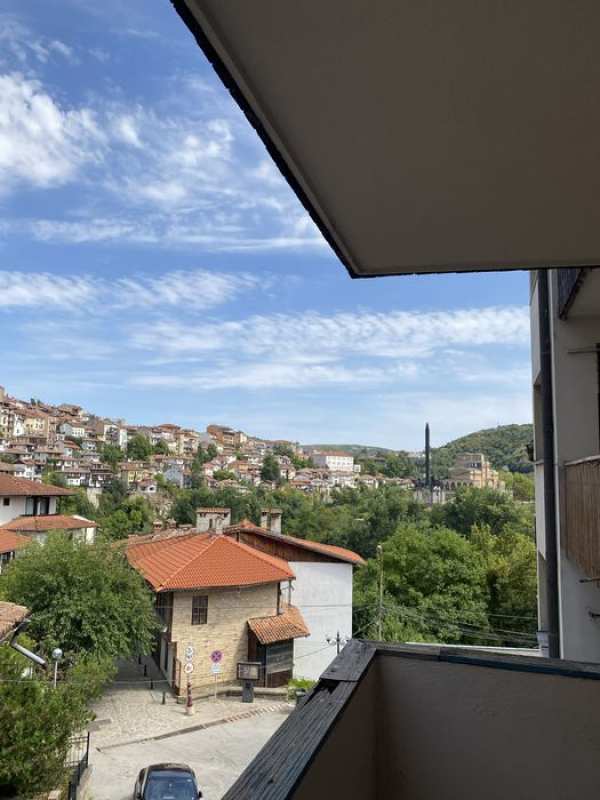 Продава се просторен апартамент в центъра на Велико Търново