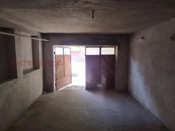 Продава  гараж, паркомясто град Плевен, Идеален център
      22 кв.м