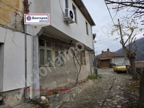 Продава етаж от къща, гр. велико търново, стара част