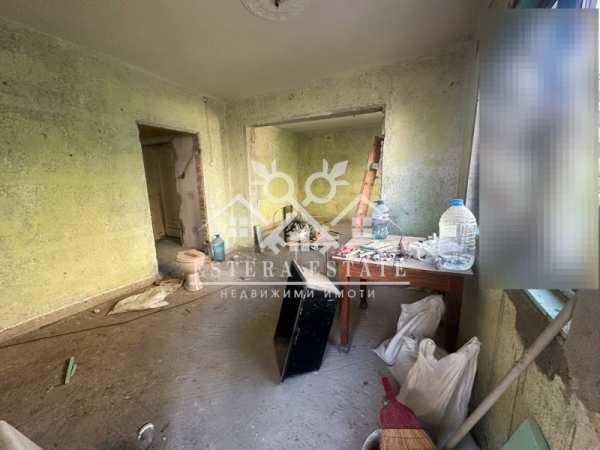 Продава етаж от къща, гр. шумен, добруджански