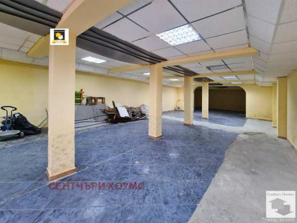 Продава  магазин град Велико Търново, Център
      220 кв.м