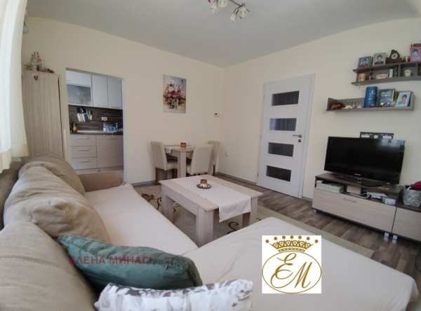 Продава етаж от къща, гр. шумен, център