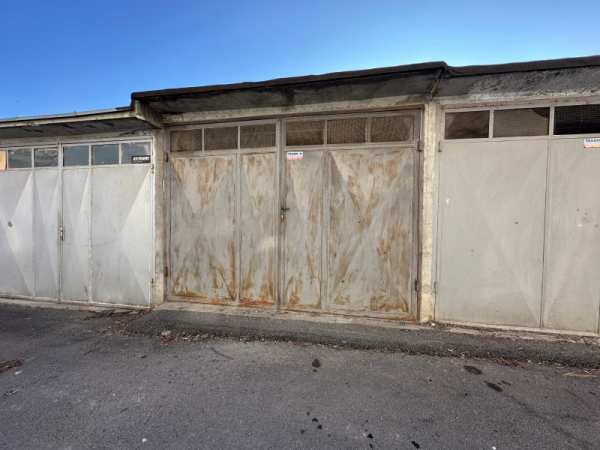 Продава  гараж, паркомясто град Шумен, 5-ти полк
      18 кв.м