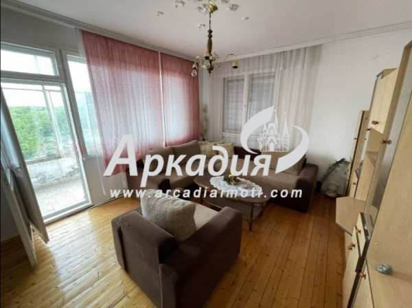 Продава етаж от къща, гр. пловдив, прослав