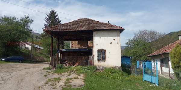 Продава пром. помещение, с. чифлик, област ловеч