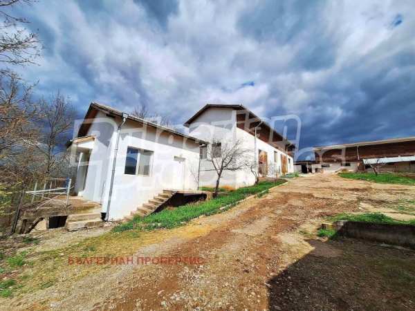 Продава бизнес имот, гр. земен, област перник