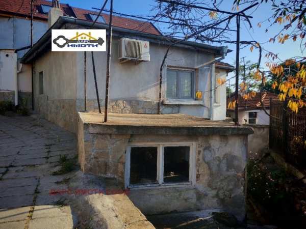 Продава къща, гр. пловдив, център