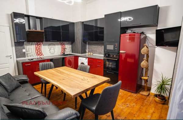 Продава етаж от къща, гр. русе, център