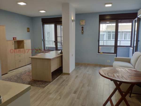 Дава под наем офис, гр. варна, операта