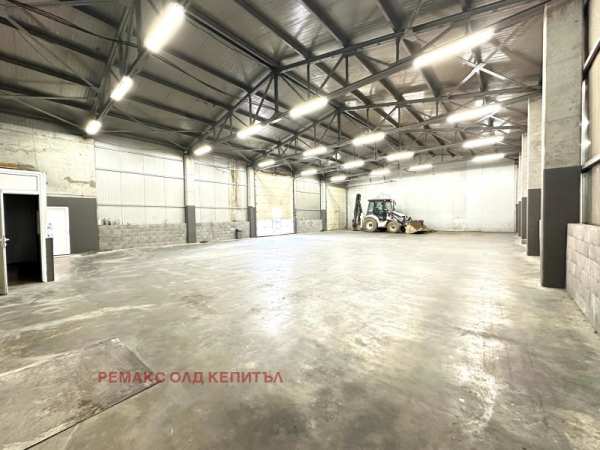 Дава под наем  склад град Велико Търново, Промишлена зона - Запад
      440 кв.м