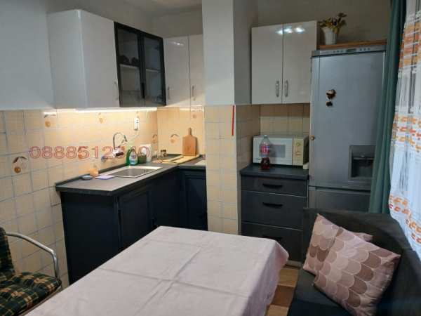 Дава под наем 3-стаен, гр. шумен, център