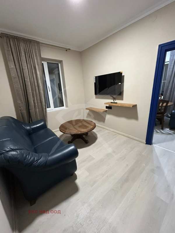 Дава под наем етаж от къща, гр. пловдив, младежки хълм