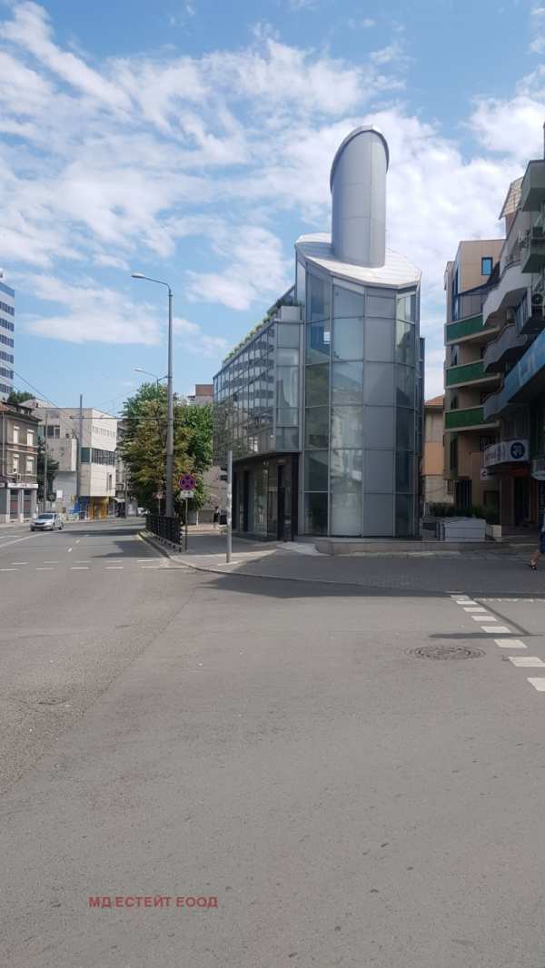 Дава под наем бизнес имот, гр. бургас, център