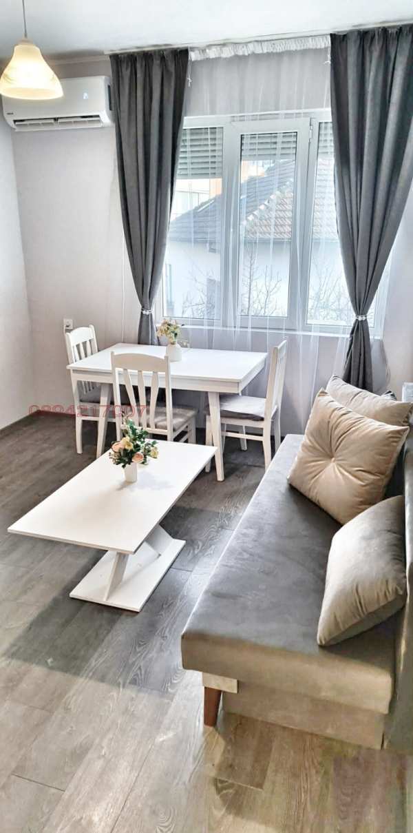 Дава под наем  3-стаен град Велико Търново, Център
      80 кв.м