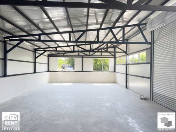 Дава под наем  склад град Велико Търново, Промишлена зона - Запад
      140 кв.м