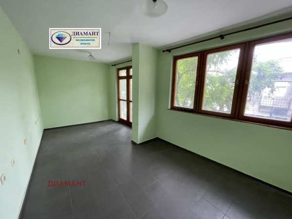 Дава под наем офис, гр. русе, център