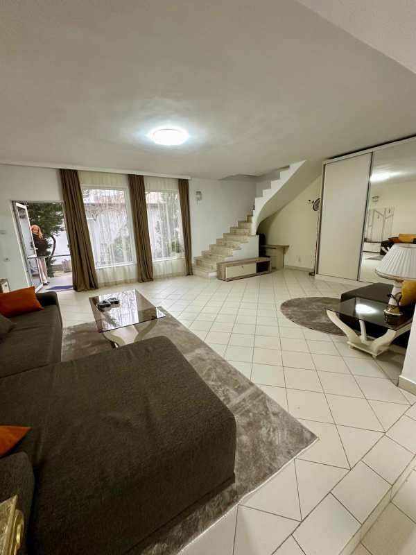 Дава под наем къща, гр. пловдив, център