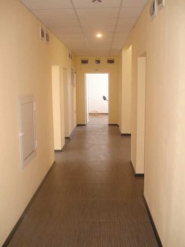 Продава  офис град Шумен, Военно училище
      1100 кв.м