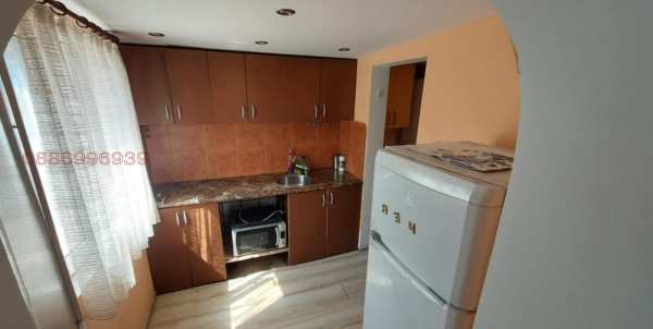 Продава къща, гр. шумен, басейна