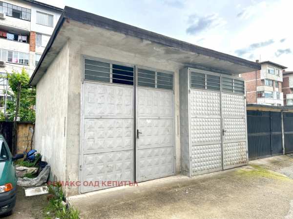 Продава  гараж, паркомясто град Велико Търново, Картала
      43 кв.м