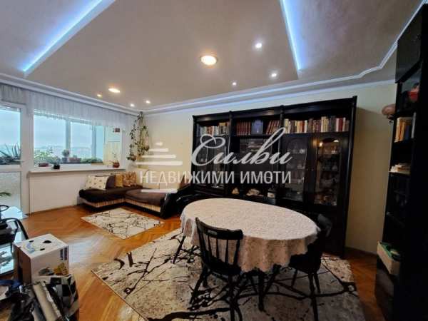 Продава  3-стаен град Шумен, Пазара
      90 кв.м