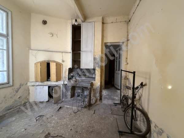 Продава  къща град Велико Търново, Център
      84 кв.м