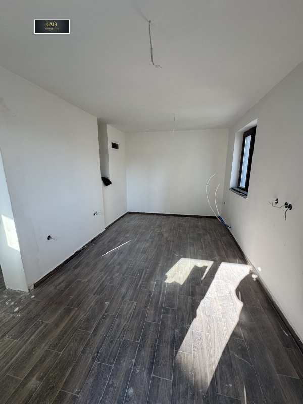 Продава ателие, таван, гр. плевен, широк център