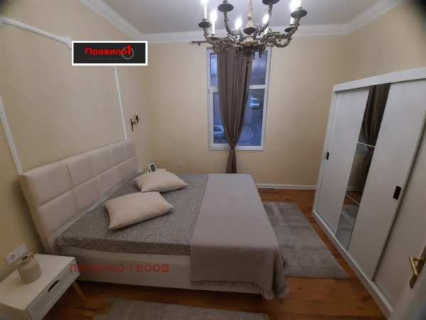 Продава етаж от къща, гр. пловдив, център