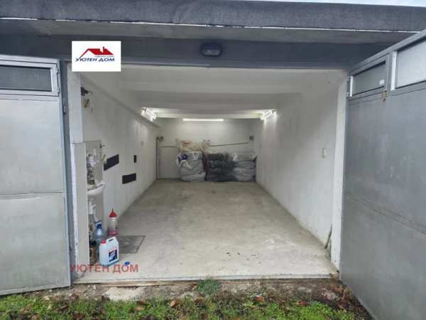 Продава  гараж, паркомясто град Шумен, 5-ти полк
      18 кв.м