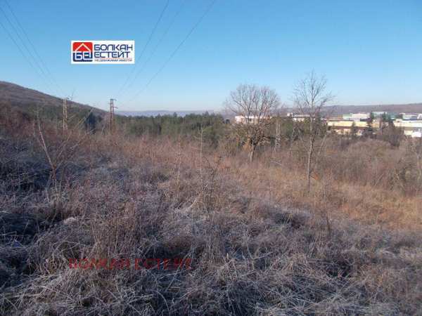 Продава парцел, гр. велико търново, промишлена зона - запад