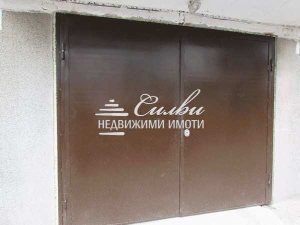 Продава  гараж, паркомясто град Шумен, Военно училище
      18 кв.м