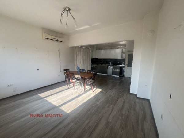 Продава етаж от къща, гр. пловдив, център