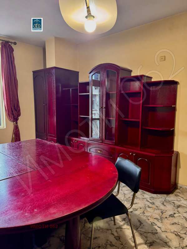 Продава  офис град Велико Търново, Център
      25 кв.м