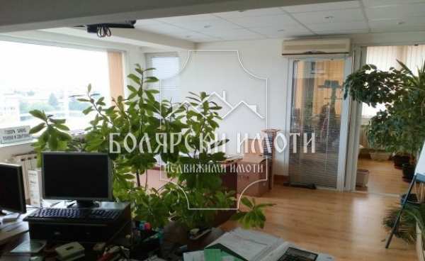 Продава  офис град Велико Търново, Център
      205 кв.м