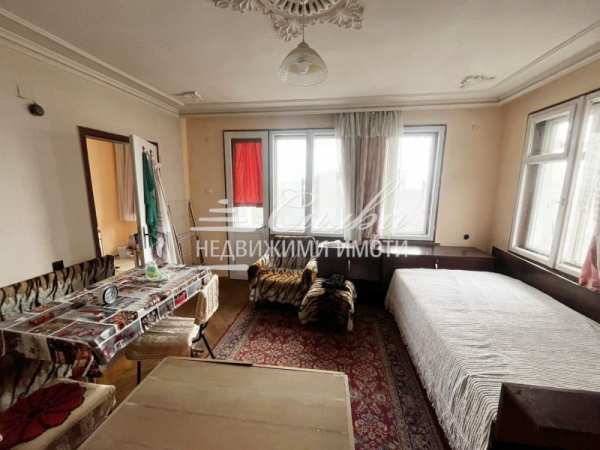 Продава 3-стаен, гр. шумен, военно училище