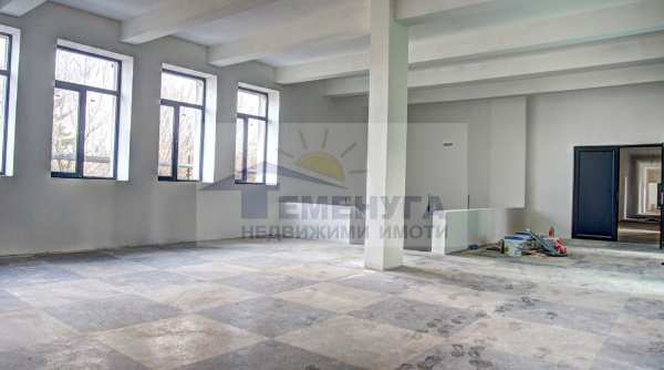 Продава бизнес имот, гр. брезник, област перник