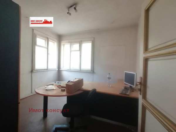 Продава етаж от къща, гр. пловдив, център